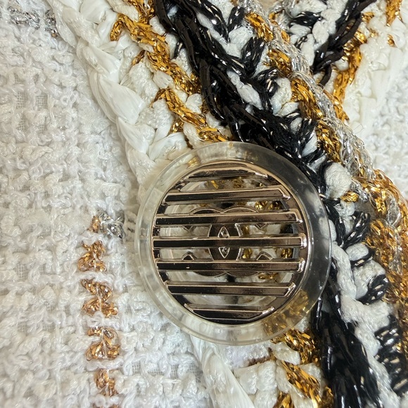 CHANEL White and Black Tweed Blazer 2017 - Picture 5 of 15